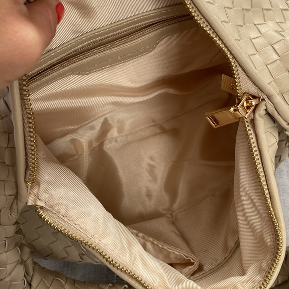 Merlie Blanco Ivory woven shoulder bag. - Picture 7 of 12